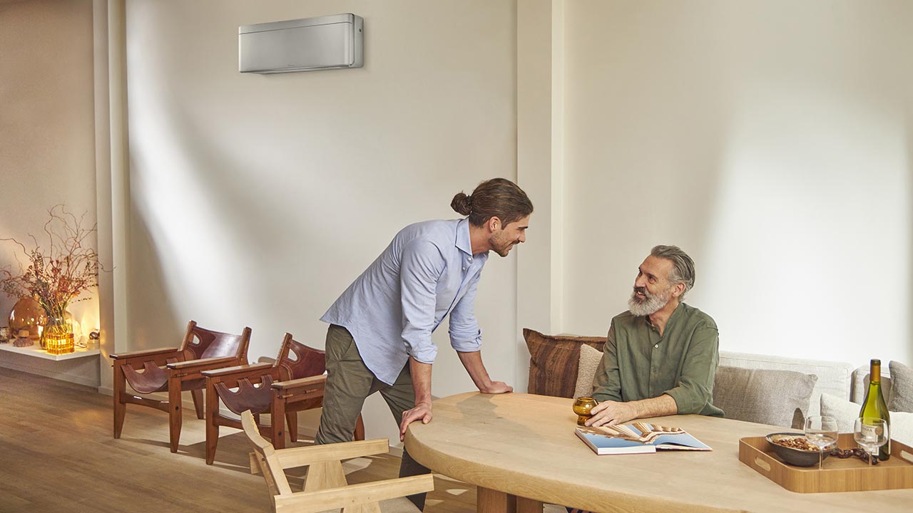 Sidabrinis Daikin Stylish modernioje namų erdvėje