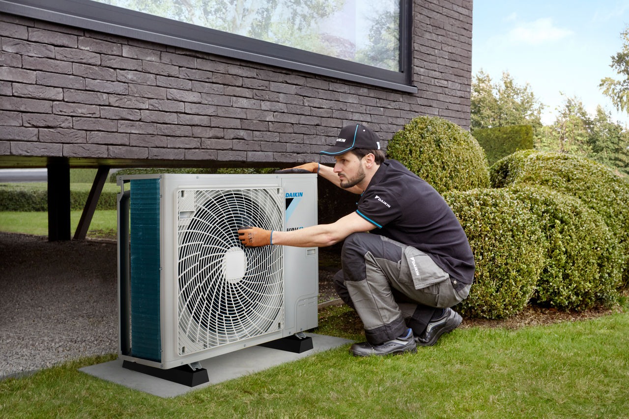 Inžinieriaus aptarnaujamas „Daikin“ šilumos siurblys