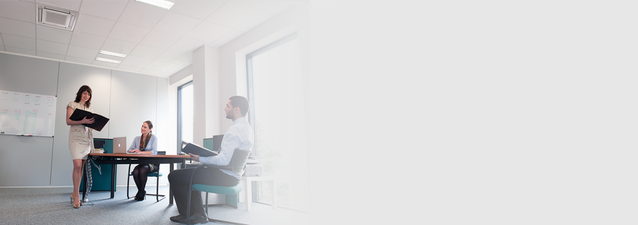 Trys asmenys biure per susirinkimą