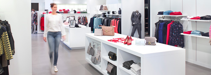 į parduotuvę įeinantis klientas